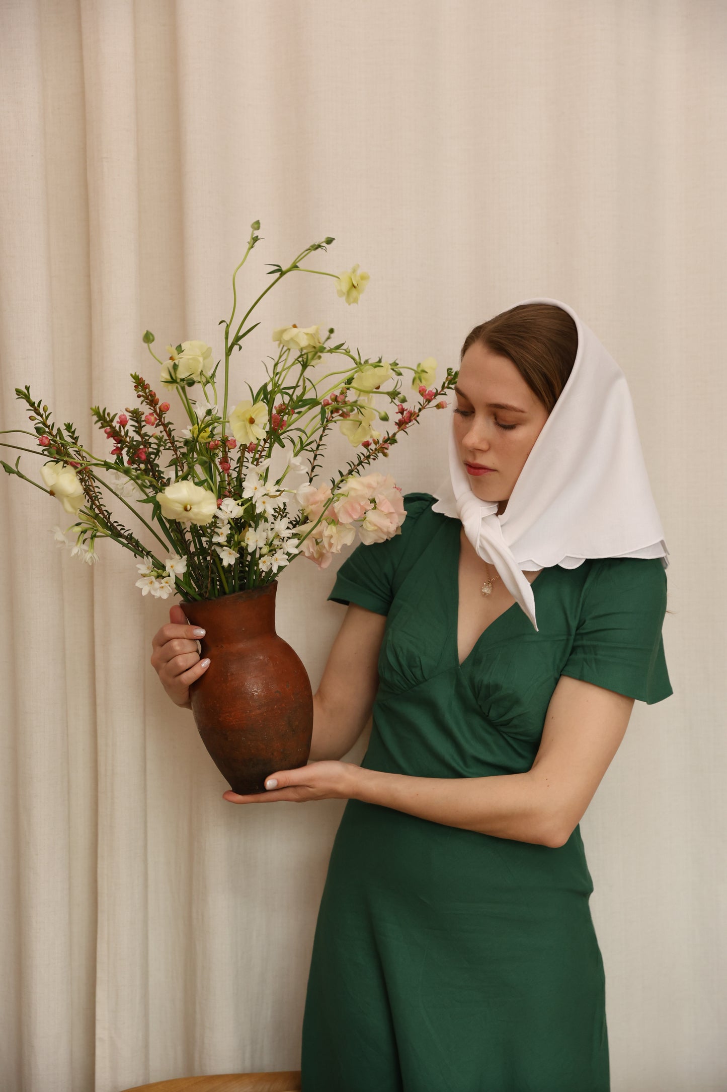 Linen napkin-handkerchief with embroidery Fine Bloom