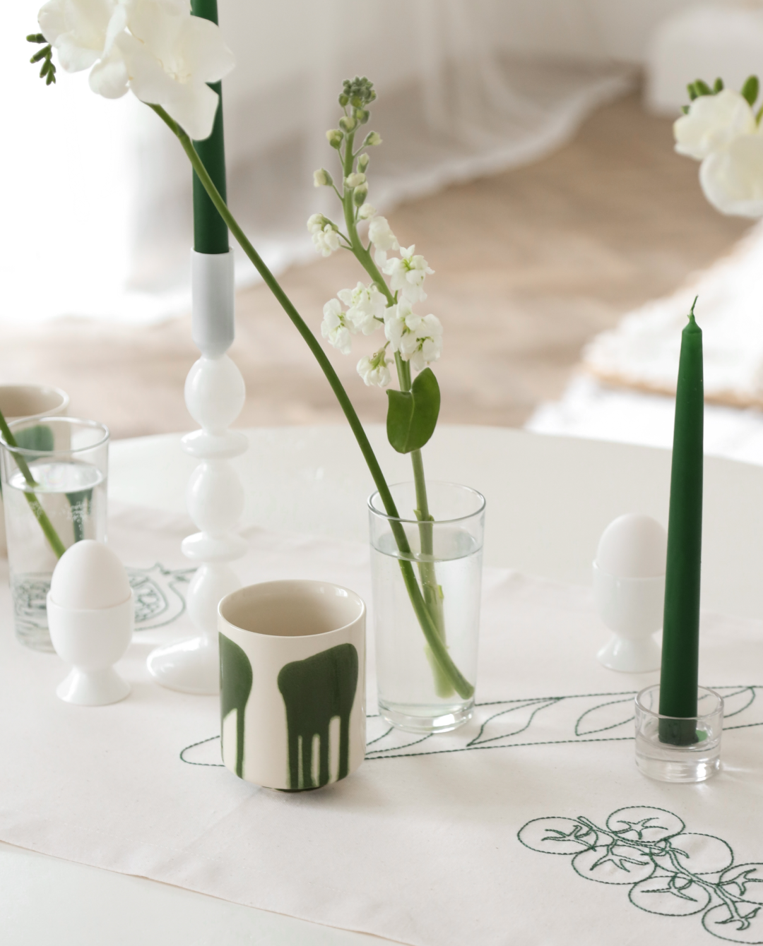 Runner embroidered Fine Plates