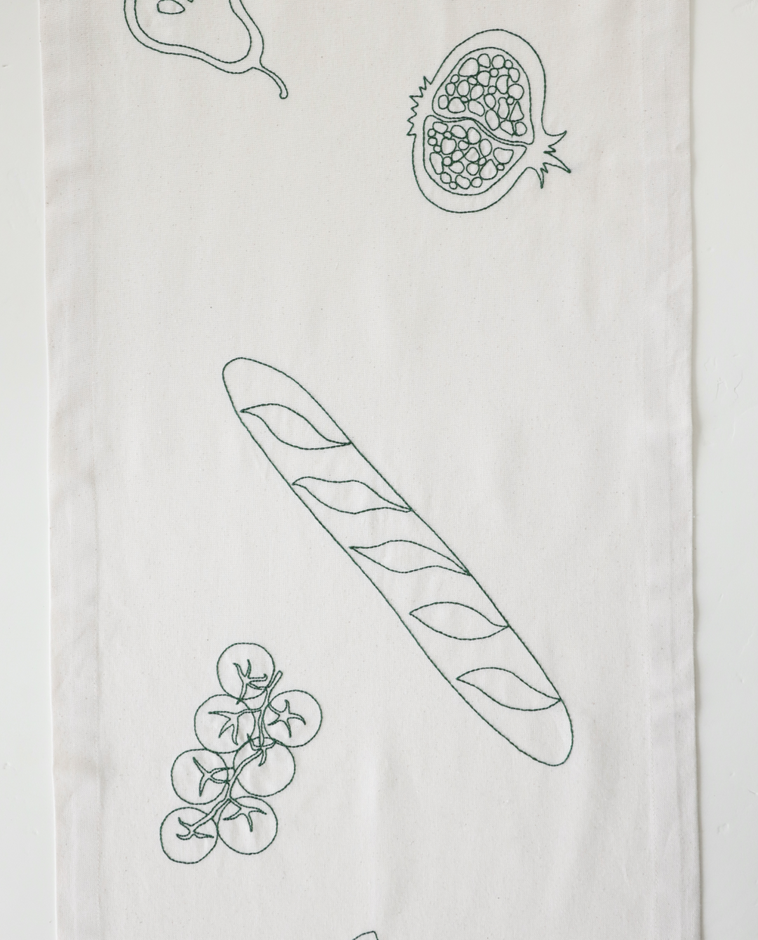 Runner embroidered Fine Plates