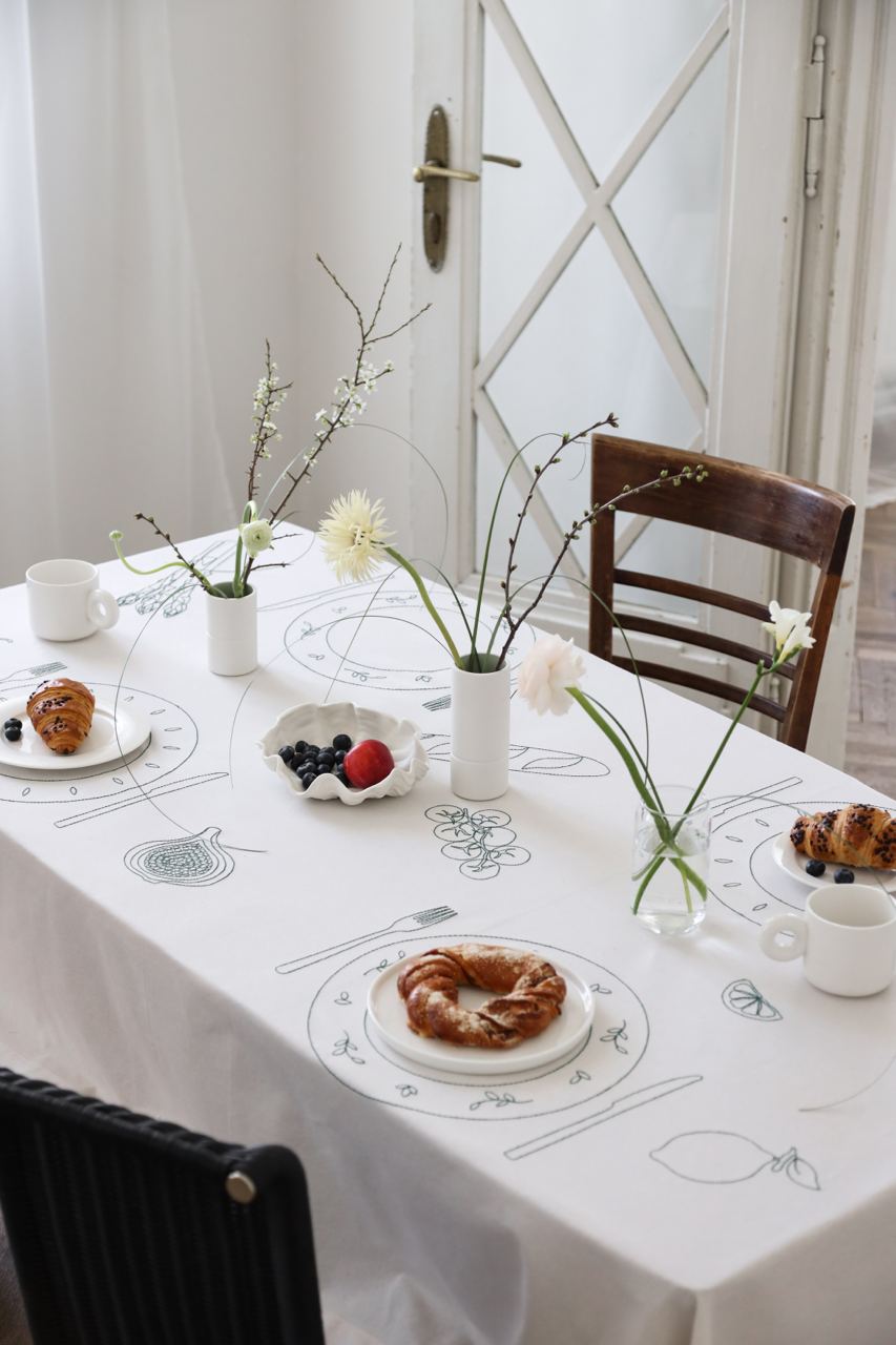 Fine Plates embroidered tablecloth