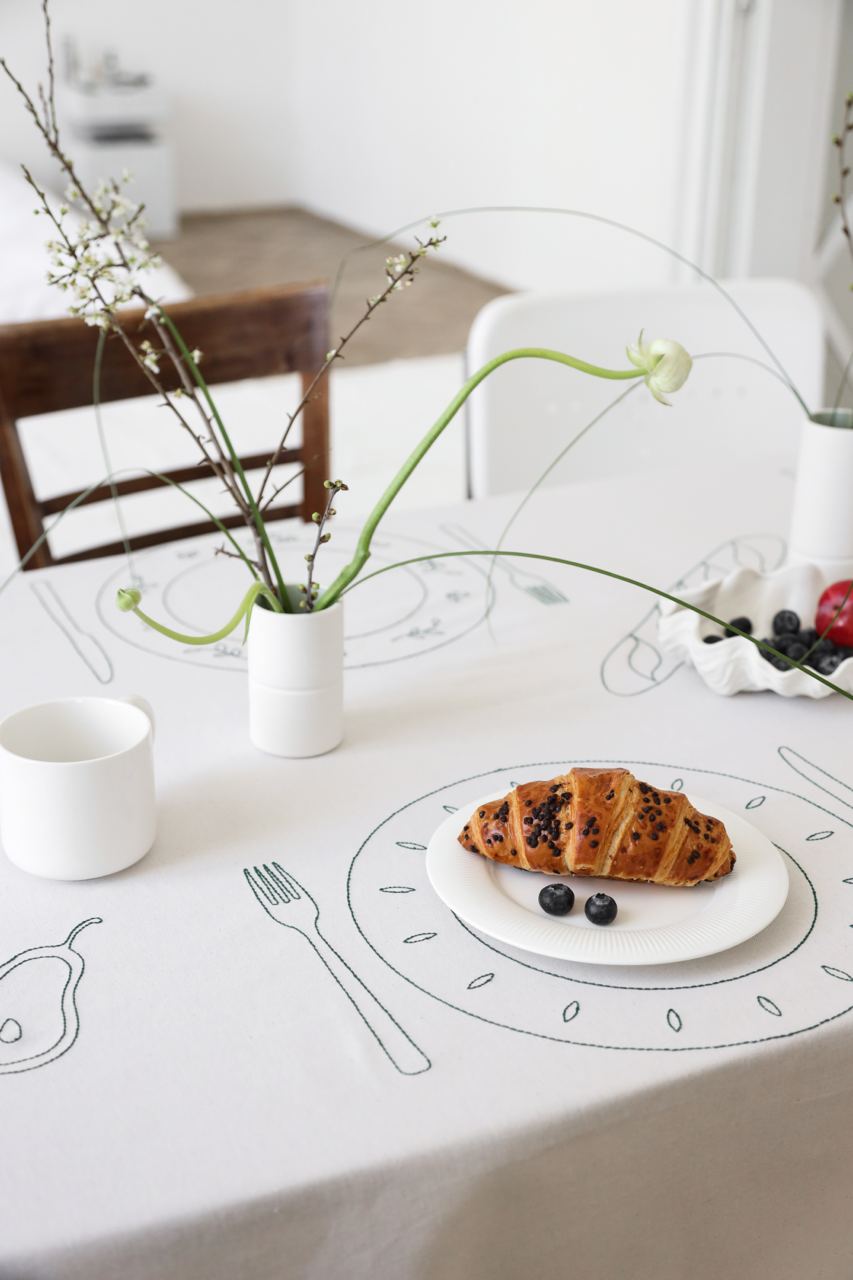 Fine Plates embroidered tablecloth